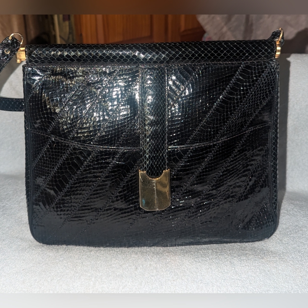 Vintage Susan Gail genuine snake leather shoulder bag.
